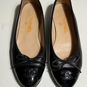Chanel Black Leather Ballet Flats with Patent Cap Toe
